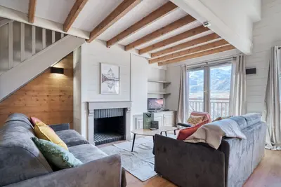 Image de Duplex spacieux près des pistes à Val Thorens avec parking, skis aux pieds