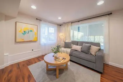 Image de Spacious 4b2b house / Partial lake views/ Backyard