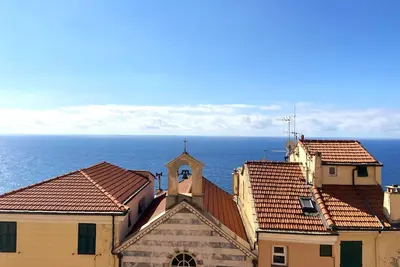 Image de Elegant historic apartment with a stunning sea view