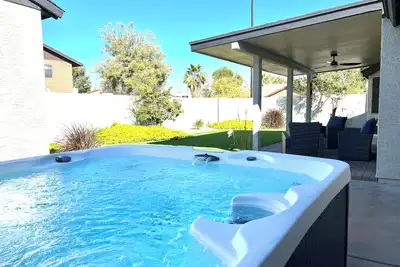 Image de Gilbert House with hot tub and game room