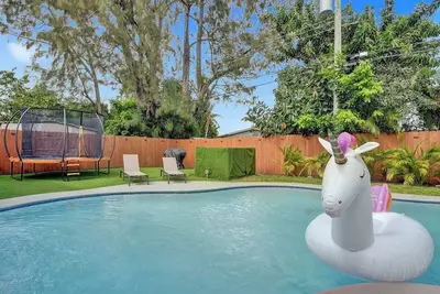 Image de Paradise Villa with Pool, Trampoline and Bbq