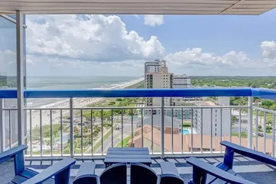 Image de Luxury 3 Bedroom 2 Bath Oceanfront Condo - Available by Luxury Beach Rentals