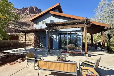 Image de Luck Sun I Great Indoor/Outdoor Space I 30 Day Minimum I Ample Parking