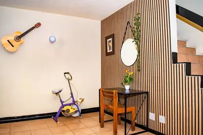 Image de Entire Apartment, lovely spacious 3 bedroom apartment