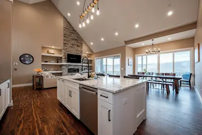 Image de New! Modern Dog Friendly Mountain Retreat w/ Hot Tub