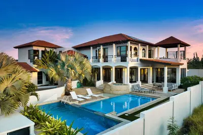 Lux 5br Villa w\/ Pool! Playground! 3min to Beach