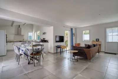 Image de Maison neuve typique oleronnaise avec patio, pergola, avec plage å pied.