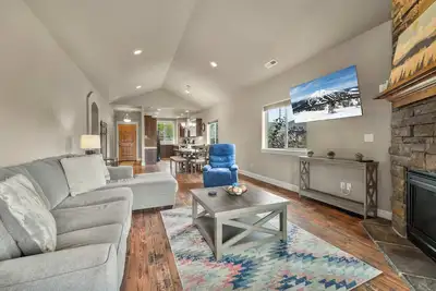 Image de Haley House | Hot tub, Pets ok! Close to it All!