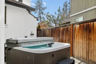 Image de Rocca Way Getaway! Fam-Friendly - Private Hot-tub