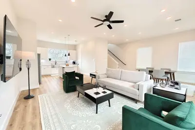 Image de Northside Retreat – Chic 3 Bdr, Pet Friendly!