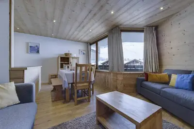Image de 50m du centre station, 2ème étage, balcon, télévision, casier à ski, 43m², Tignes