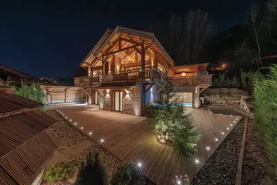 Image de Chalet Jeri 12Pers Piscine Jacuzzi Sauna! Chalet plein sud à Serre Chevalier