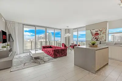 Image de Sea Breeze Hideaway: Modern Retreat Overlooking the Blue Horizon