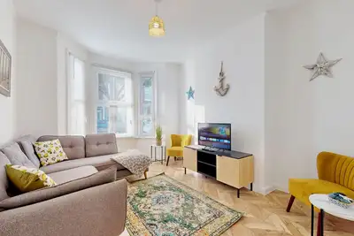 Image de Bright and Central Victorian Home with Garden