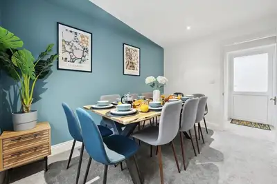 Image de Stylish and Spacious 5-bedroom apartment