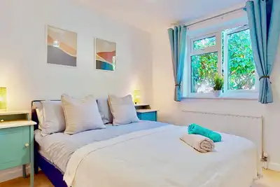 Image de Spacious 2 Bed Ground Floor Apartment with Parking 2 Mins to Town Centre
