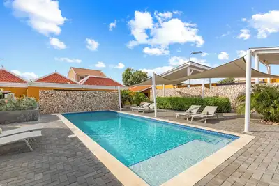 Image de Stylish historical luxe city villa, downtown Willemstad