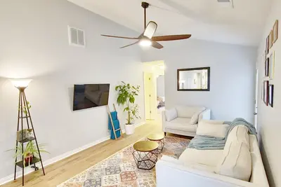 Image de 2 Queen beds + 2 Full Bathrooms Kitchen + Laundry Room + Patio