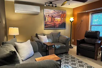 Image de Cozy 1-bedroom suite on a small goat farm with full kitchen and living room