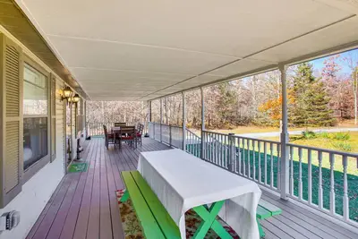 Image de Four Seasons of Fun: Michigan Family Home