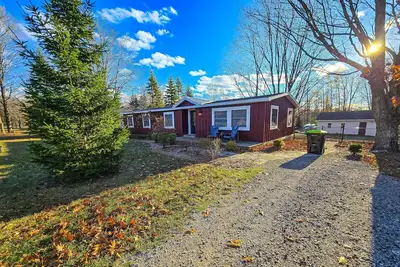 Image de Charming Dog-friendly Home w\/ Fenced in Yard, Fire pit, Wifi, & W\/D