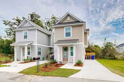 Image de New and Updated Home- Close to charming downtown Charleston
