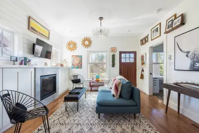 Image de City Park Gem. Month to month rental.