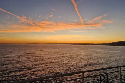 Image de 06a1 - Comme sur un bateau, la mer à perte de vue