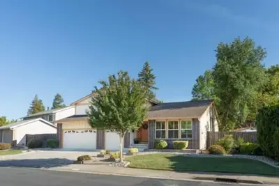 Image de Cozy Home, Insurance Stays, 30 Days+, Pets, Corporate Housing
