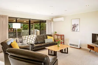 Image de Pet friendly home with sea views