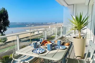 Image de Face mer Ă La baule : Les Mouettes