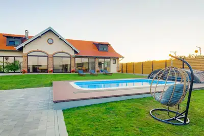 Image de Belle maison Ă Karanac avec sauna