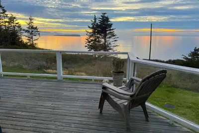 Image de EcoBluff Retreat - Water Views!