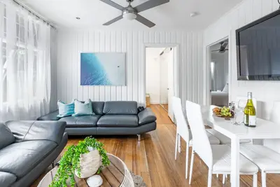 Image de Orton Blue; Beachside getaway for 4, Pets welcome, aircon, walk to shops and beach