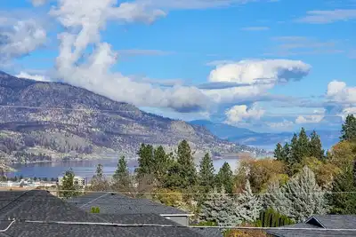 Image de Peaks & Vines Lakeview Hideaway – Relax and Restore