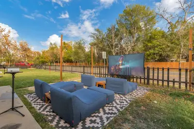 Image de 4bd Getaway w/ Hot Tub, Trampoline, Games & Bbq