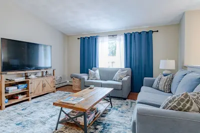 Image de Bright & Sunny Two level home, sleeps 10 w/ association beach