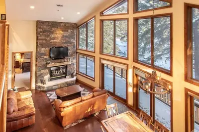 Image de Escape and Relax at Creekside Chalet