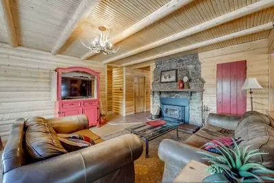 Image de Rustic Rocky Mountain Cabin! Sleeps 6!