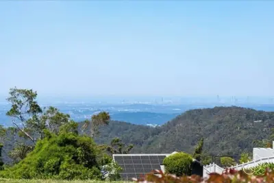 Image de Stunning 4-Bedroom Home with Breath-taking Gold Coast City Views!