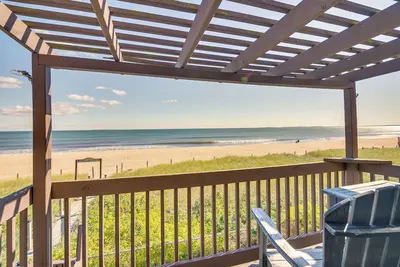 Image de 'Beachfront 12' Condo on Old Orchard Beach