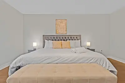 Image de Modern 6br Spacious Retreat – Perfect for Monthly Stays! New Furniture & Beds