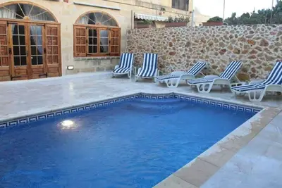 Image de 3-bedroom farmhouse in fabulous Xagħra with pool