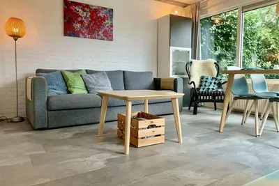 Image de Modernly furnished, ground-level 2-bedroom bungalow, close to forest, beach and sea. Free WiFi, washing machine and dryer