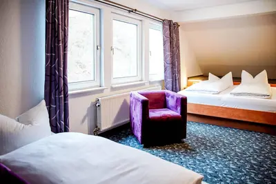 Image de Comfortable and versatile room -perfect for relaxation, work and exchange