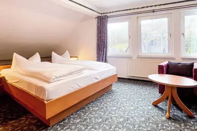 Image de Comfortable and versatile room -perfect for relaxation, work and exchange