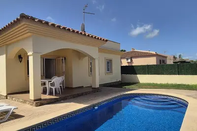 Image de Détente au Delta: Maison avec piscine privée, Wi-Fi, animaux admis et climatisation