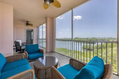 Image de Penthouse 3 bedrooms 3 baths at Boca Vista Harbor!