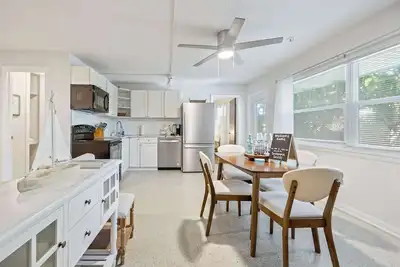 Image de Sandpiper 𓇼 1br/1ba Across From Beach!