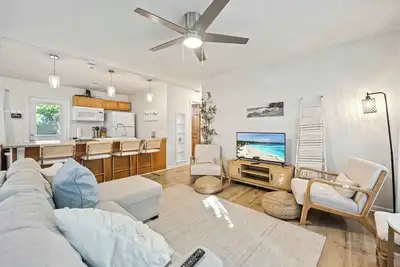 Image de Sandpiper 𓇼 2br/1ba Across From Beach!